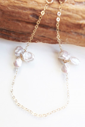 貝のネックレス