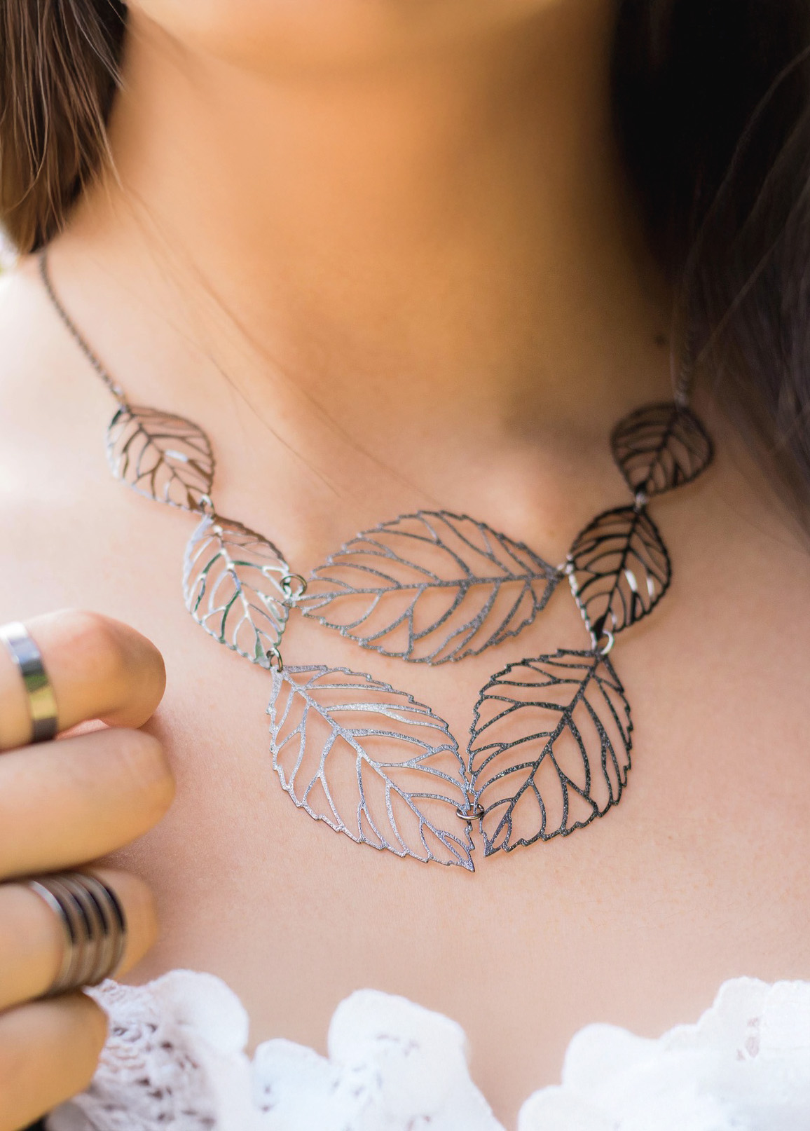 葉のネックレス