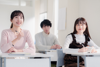 授業を受ける生徒達